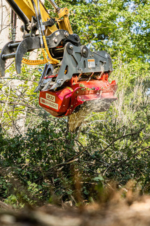 Quadco 32QDM grinding a tree in the forest