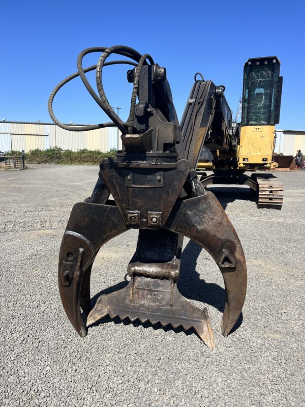 CAT 320C at Precision Machinery yard