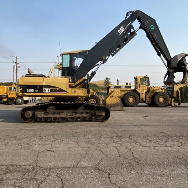 CAT 325D Log Loader