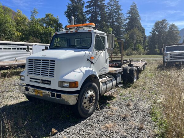 1999 International 8100 4x2 w/ Flatbed Trailer