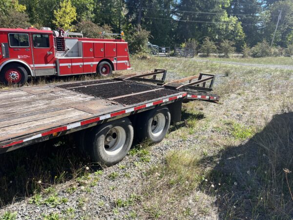 1999 International 8100 4x2 w/ Flatbed Trailer