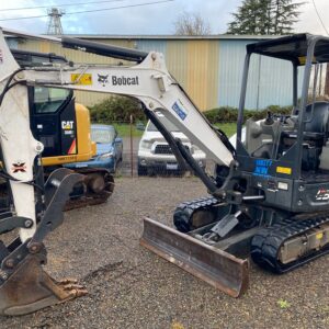 Bobcat E32 mini excavator for sale in Oregon